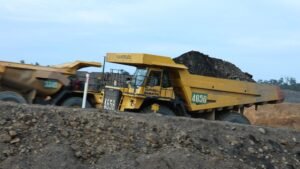 Dump truck sedang membawa batubara di lokasi penambangan. Sumber : Humas Minerba